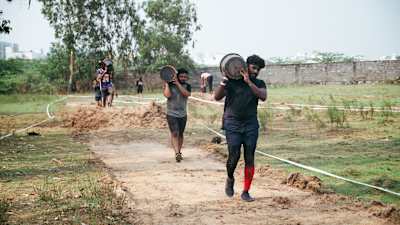 Participants during an obstacle at Wild Warrior