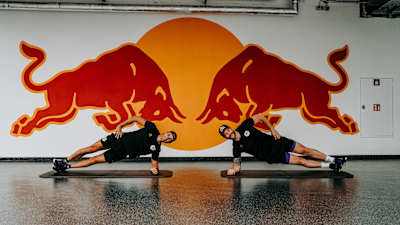 Markus Eisenschmid und Konrad Abeltshauser in der Plank. 