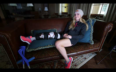 Lindsey Vonn gibt am 22. Februar 2013 nach ihrem Skiunfall ein Interview in Vail (Colorado, USA).