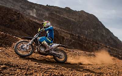 Wade Young występuje podczas prologu Red Bull Hare Scramble 2016 w Eisenerz w Austrii 27 maja 2016 r.