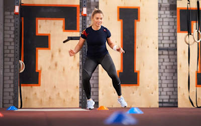 Як ставити собі цілі та досягати мети? У проекті #піднятипланку професійні спортсмени розкривають секрети ефективних тренувань.