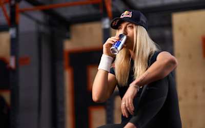 Як ставити собі цілі та досягати мети? У проекті #піднятипланку професійні спортсмени розкривають секрети ефективних тренувань.