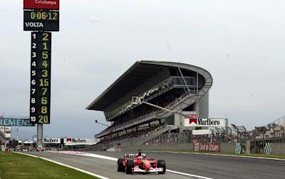 L'Allemand Michael Schumacher au volant de sa Ferrari - Grand Prix d'Espagne 2004.