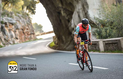 Un ciclista compite durante la Mallorca 312.