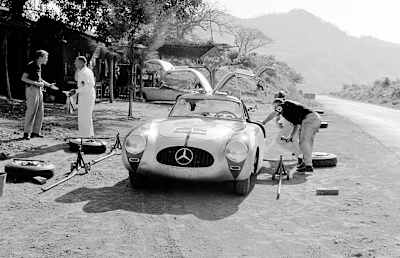Karl Kling bei der Carrera Panamericana 1952 mit seinem Mercedes 300SL.