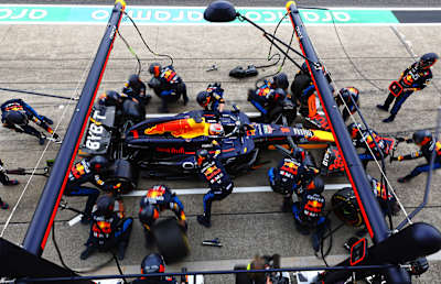 Mecânicos são essenciais pro bom desempenho dos carros