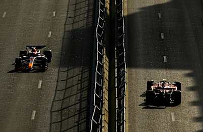 Sergio Perez e Carlos Sainz in azione a Baku
