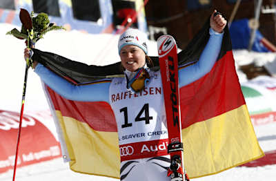 Viktoria Rebensburg feiert ihre Silbermedaille in Vail