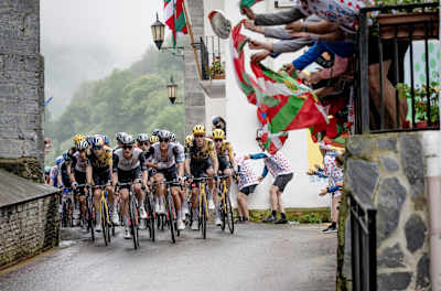 Les coureurs au Pays basque en 2023
