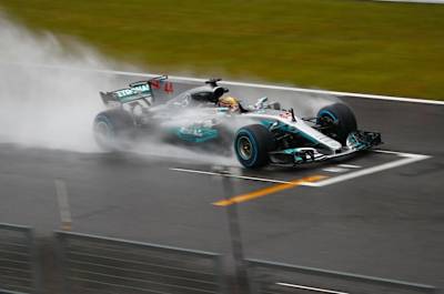 Hamilton imprendibile in qualifica e in gara