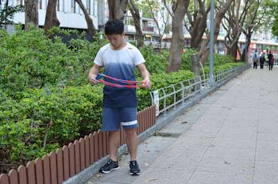 何柱霆透露獨個兒練習跳繩會較苦悶，但幸好香港地方細，很容易聚集一班人練習