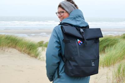 Okyanustaki plastiklerden şık çantalar