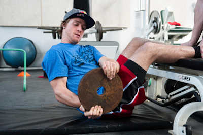 Drew Bezanson beim Krafttraining im BMX Performance Camp am 24. März 2013