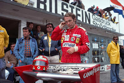 Niki Lauda fotografado nos pits antes de seu acidente em Nurburgring