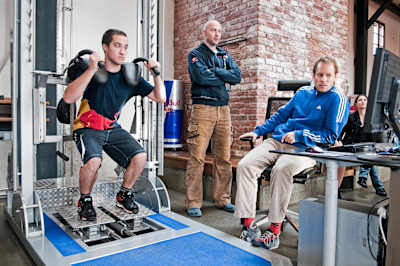 Boldizsár Újvári bei den Kniebeugen