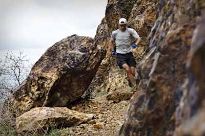 Karl Meltzer dans les montagnes de l'Utah pour le Red Bull Human Express.