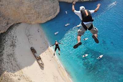 BASE Jumping in Zakynthos, Griechenland, fotografiert von Kontizas Dimitrios