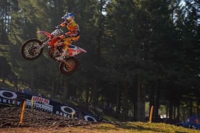Ken Roczen takes in some sun at the 'shougs Ken Roczen takes in some sun at the 'shougs