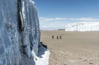 Senderismo entre los glaciares del Kilimanjaro