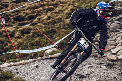 Gwin looking at the line ahead of him.