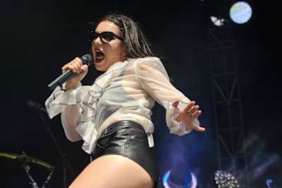 Charli XCX shouts it out at Lollapalooza