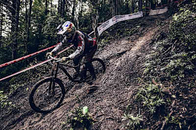 Loïc Bruni finds a way through the ruts