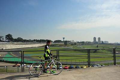Ciclismo e automobilismo: amor ou ódio?