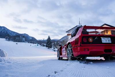 Ferrari F40 na snehu