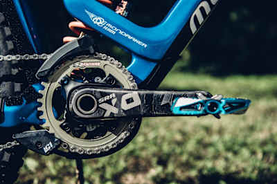Le pédalier SRAM X0 avec une chaîne Renthal