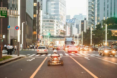 まずは銀座を抜け、目指すは500km先の京都。 まずは銀座を抜け、目指すは500km先の京都。