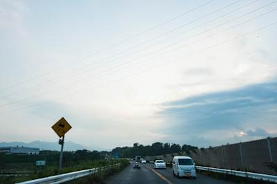 場所、時間によって異なる表情の見せる空。