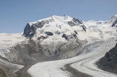 Culminant à 4’634 mètres d’altitude, la pointe Dufour est la montagne la plus haute de Suisse et de l’ensemble de la région germanophone.