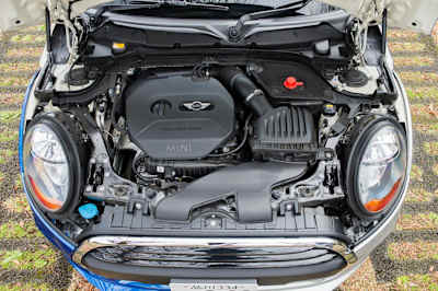 MINI ONEに搭載される1.2ℓエンジンは直列3気筒のターボ付き。駆動方式はFFだ。