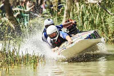 Participantes en el Red Bull Dinghy Derby 2016 en Renmark, Australia.