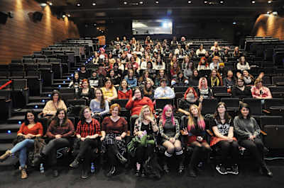 Judit Tur, primera por la izquierda, en la 2º edición del evento Gaming Ladies, donde habló sobre la traducción inclusiva