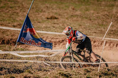 Zawodnik na trasie Red Bull Bez Łańcucha 2019