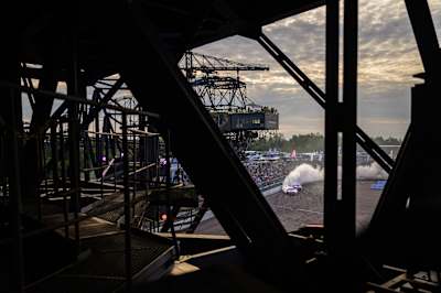  Niesamowita sceneria Drift Masters w Ferropolis 