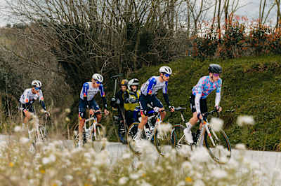 A four-man breakaway group dominated large parts of the race.
