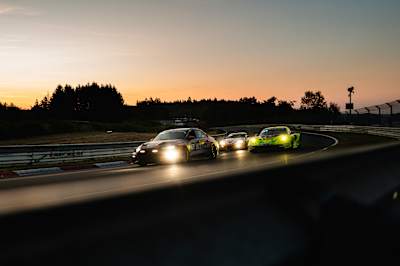 Omgaan met het verkeer is knap lastig op de Nürburgring.