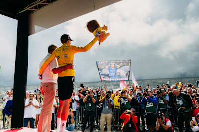 Lorenzo Finn auf dem Podium der Tour de l'Avenir