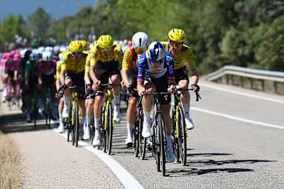 Red Bull - BORA - hansgrohe controlling the break on Stage 4