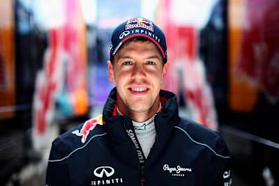 L'Allemand Sebastian Vettel et Infiniti Red Bull Racing posent pour un portrait lors de la deuxième journée des essais hivernaux de Formule 1 à Barcel. 