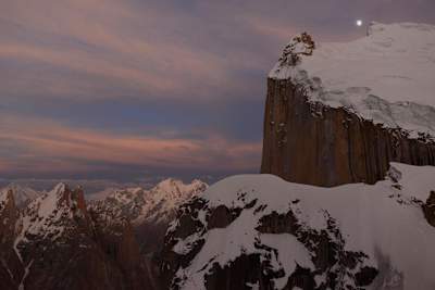 Die Gebirgswand des Nameless Tower im Sonnenuntergang