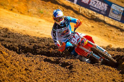 Ken Roczen standing is a do's and don'ts of racing mx at Utah National