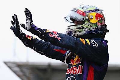 Sebastian Vettel feiert beim Grand Prix von Brasilien seinen neunten Sieg in Folge.
