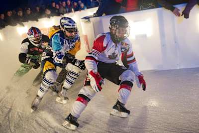 Red Bull Crashed Ice：世界一アツい氷上バトルの歴史 | アイスクロス