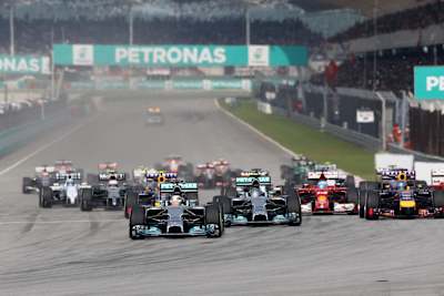 Lewis Hamilton johtaa Malesian GP:tä 2014.