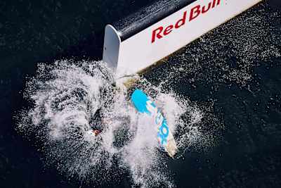Fahrer crashen beim Red Bull Cope'n'Waken.