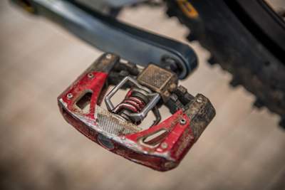Dan Atherton pedales de la bici GT Force