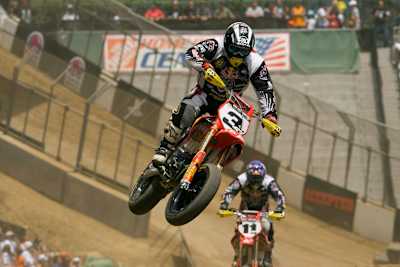 Jeff Ward leads Chris Fillmore at the '06 X-Games